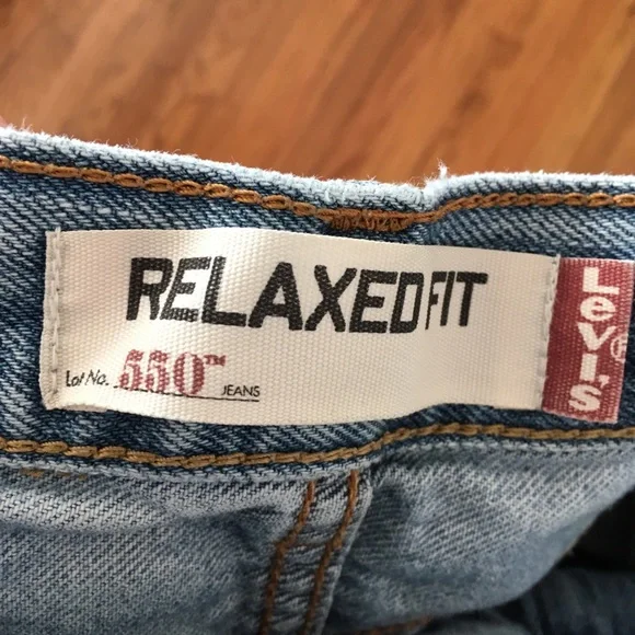 Levi’s 550 relaxed fit dirt distressed 36X32 - Picture 3 of 5